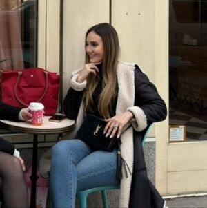 Meet your Posher, Adelina
